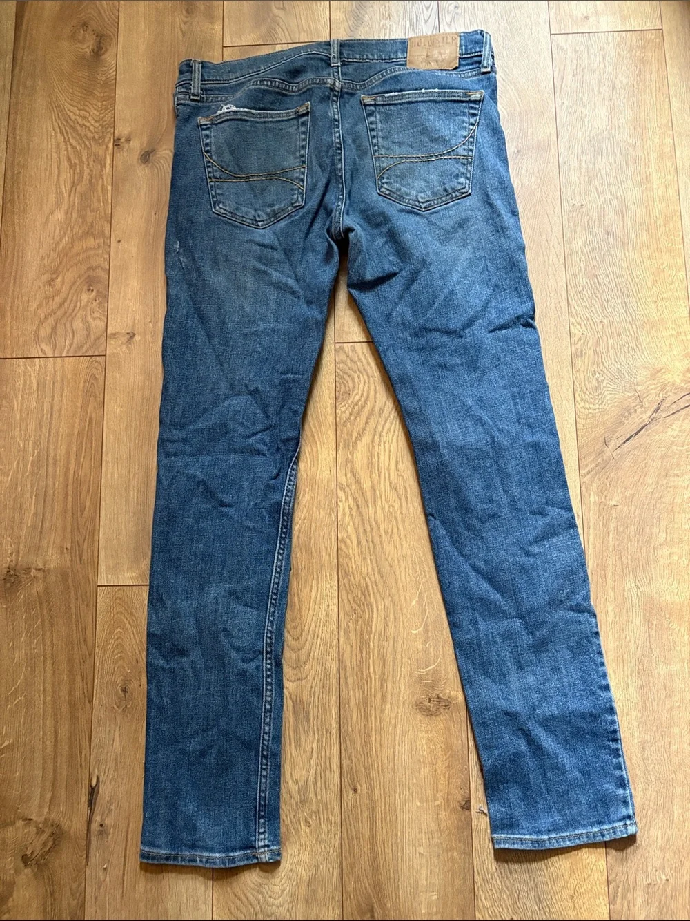 Hollister Men's Blue Distressed Straight Jeans